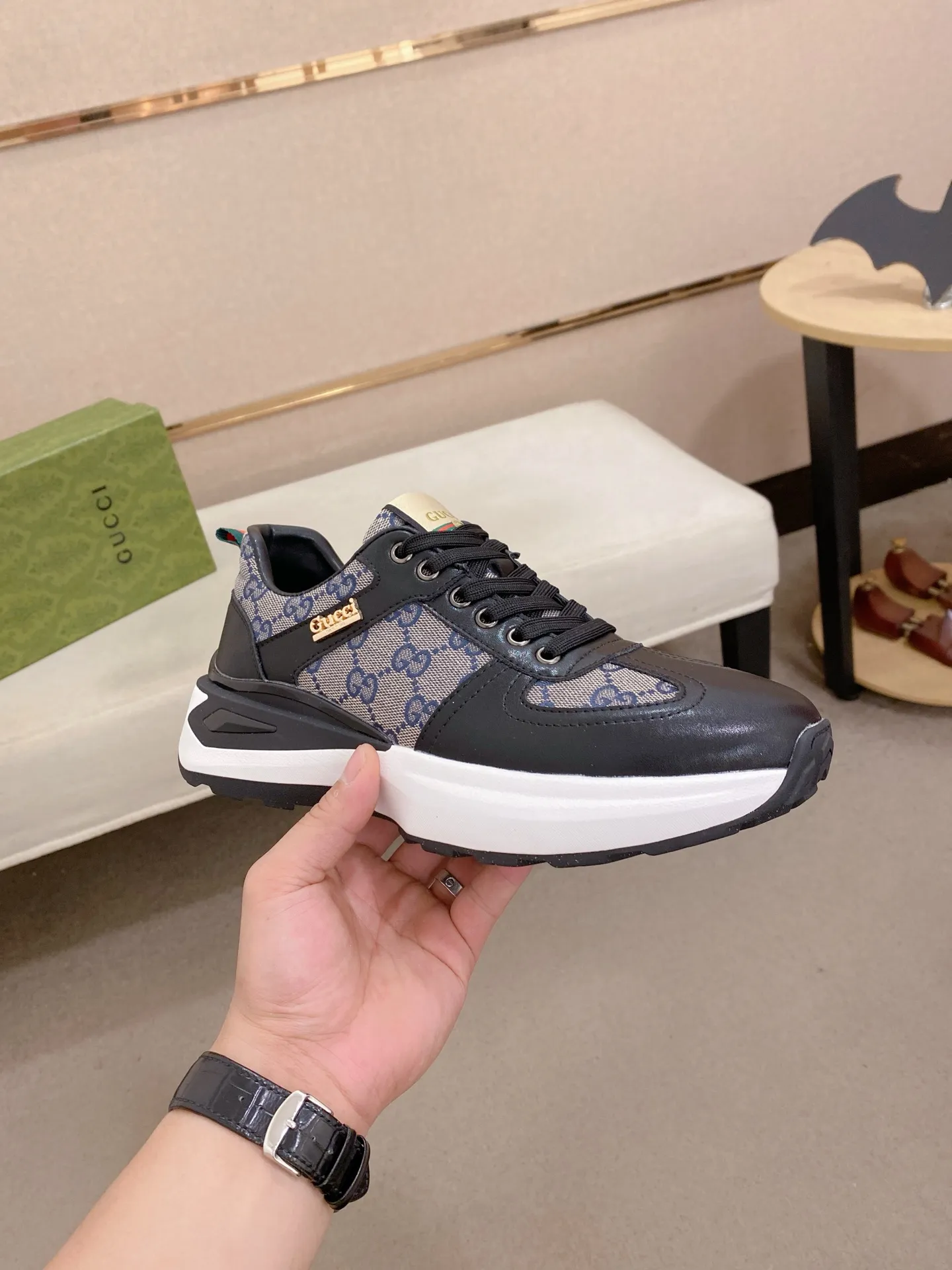 Factory price 462💰New GUCCI (Gucci) counters are launched simultaneously, new men's shoes, 😘fabrics are selected imported cowhide, lining: sheepskin lining. 👍🏿 High-end ☄️ air-cushion molded anti-slip rubber outsole, exquisite lines, simple and elegant, comfortable and high-end for leisure travel. Code number: 38 to 44 (45 can be customized and cannot be returned or exchanged)